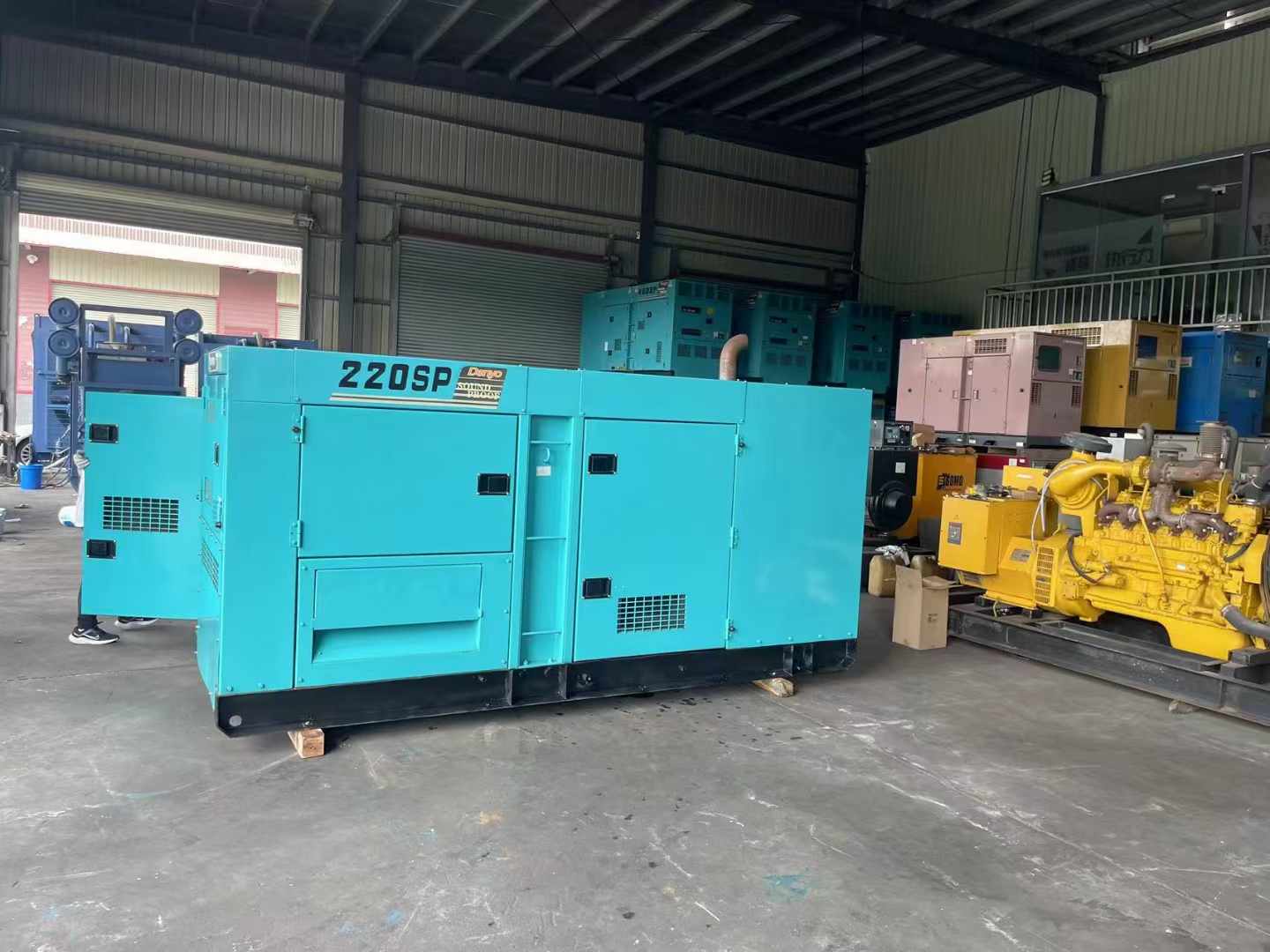 庄浪柴油发电机组长期不间断运行时，如何监控其温度和压力？