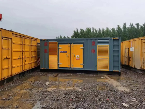 庄浪柴油发电机如何判断干式空气滤清器是否需要更换？