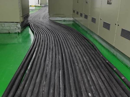 庄浪如何根据理论计算公式计算温度对特定电压测量结果的影响？