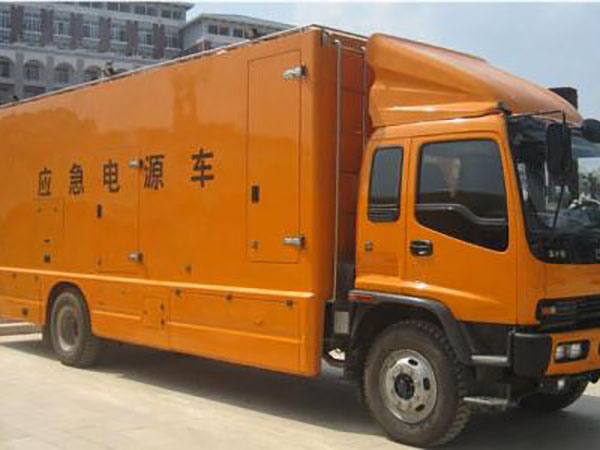 庄浪冬季柴油发电机启动前，如何检查燃油系统中的积水？